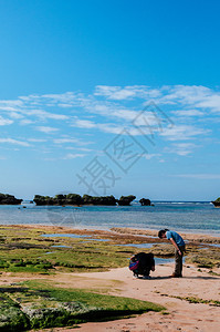 2013年月日JapnokiwHoshizuna海滩的岩石和头景象图片