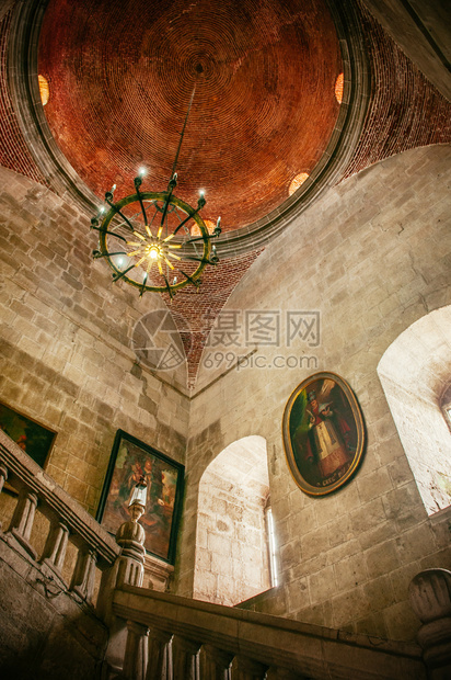 201年5月日马尼拉菲利平古老的美丽楼梯和圣古斯廷教堂的圆顶图片