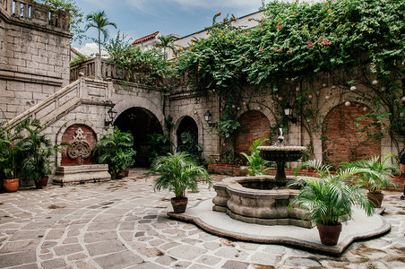 201年月0日Manilphnes古老的西班牙美丽的殖民宫殿花园和泉水图片