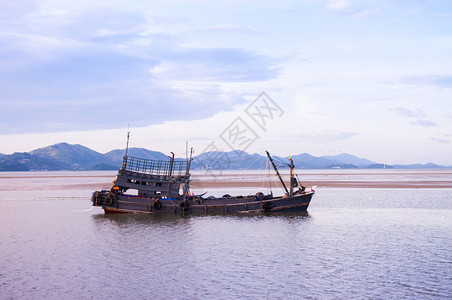 渔船前往泰国兰东省港图片