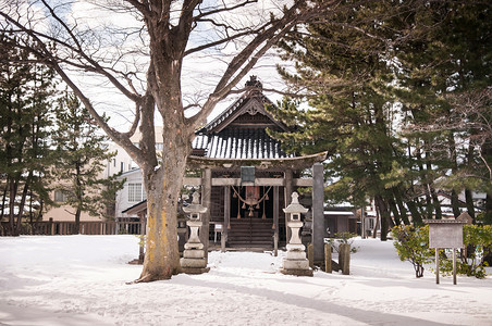 寒雪中古老的日本神庙的雪地沙卡塔saktunkoys雅马塔yamgt果实雅潘yamgt果实图片