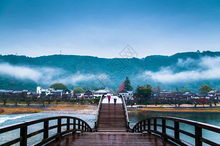在日本雅潘山口市iwakun镇的雨天高清图片