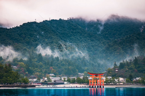 著名的岛神庙托里门宫间原岛雅潘图片