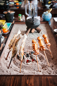 日本传统木炭烧烤图片