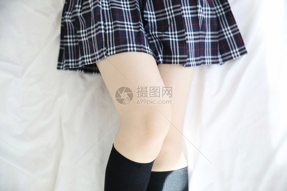 女学生装扮腿图片