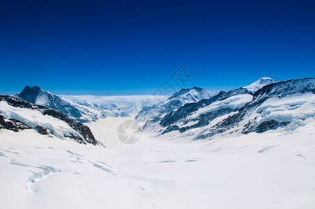 巨大的冰河山地雪的风景苏维埃兹兰图片