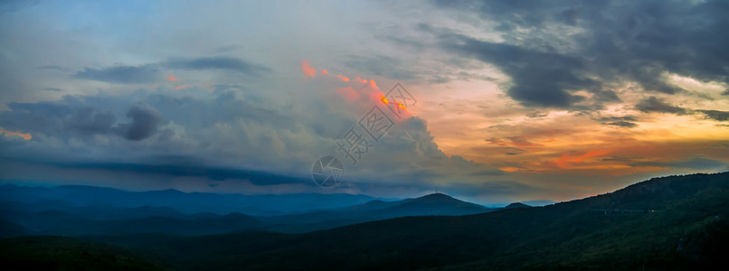 蓝脊露天风景图片