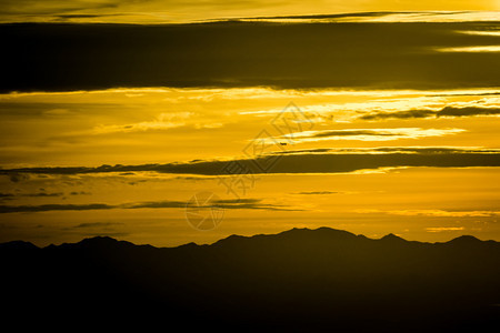 清晨日出在火焰山谷和拉斯维加图片