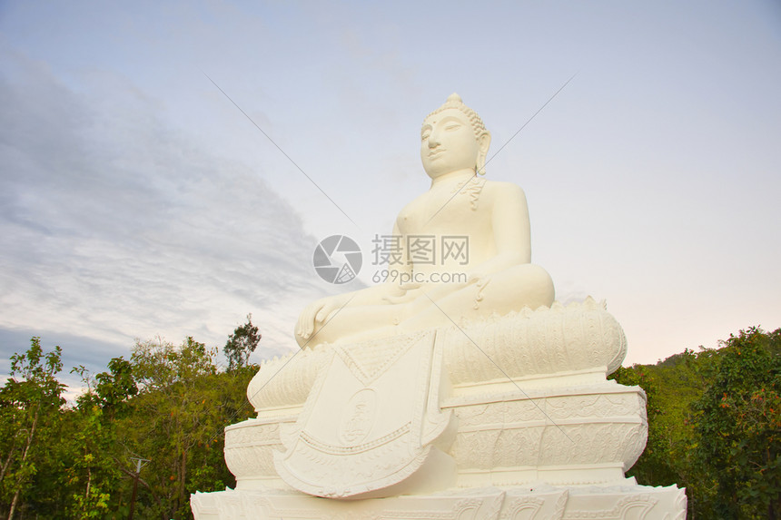 白大理石雕像坐着的布德拜泰河图片