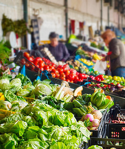 在一个有名的波豪市场蔬菜摊位波尔图图片