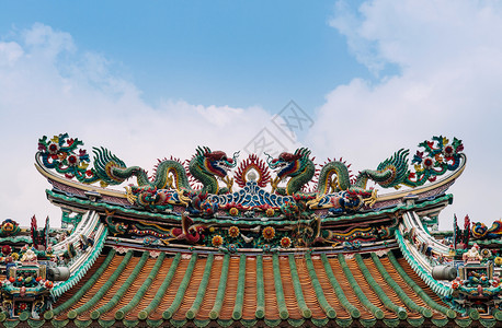 神庙屋顶装饰品龙和神圣的天堂动物雕塑泰兰邦bangko图片