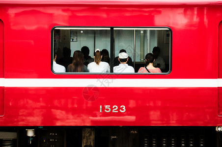 2014年7月日在本yokham站eiuy火车站搭乘当地交通列车客图片