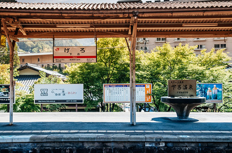 日本火车站平台图片
