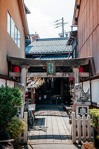 日本古典的房屋样式和门口图片