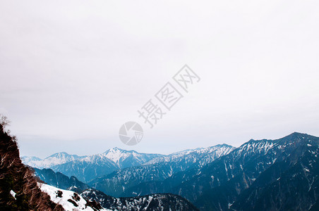 阿尔卑斯山的自然景观图片