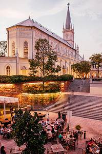 2013年12月17日新加坡新加坡圣婴教堂修道院位于奇梅斯19世纪的建筑成为著名的餐饮综合体图片
