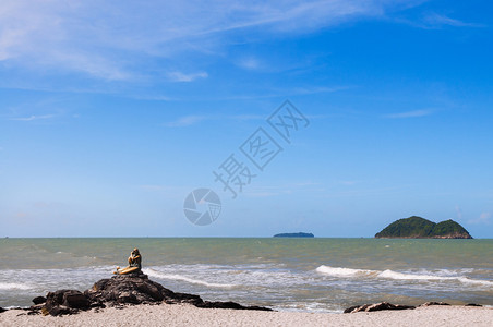 夏季著名的Samil海滩景蓝色的天空散落云雾SongkhlaTind的海岸线图片