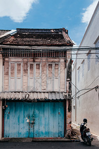 2013年8月日的songkhlatind古老的木制土风格建筑图片