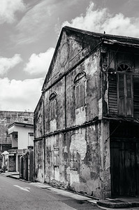 2013年8月日的songkhlatind古老的土族殖民建筑夏季在songkhlagm街著名历史区图片