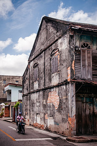 2013年8月日的songkhlatind古老的土族殖民建筑夏季在songkhlagm街著名历史区图片