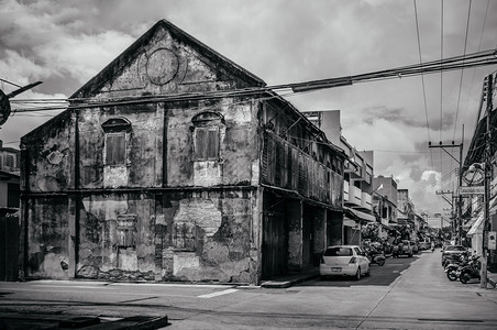 2013年8月日的songkhlatind古老的土族殖民建筑夏季在songkhlagm街著名历史区图片