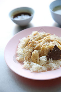 鸡蛋和猪肉油炸面，牛肉香面条，美味十足图片