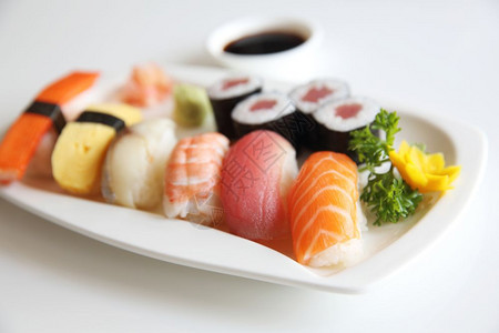 一整套日式寿司图片