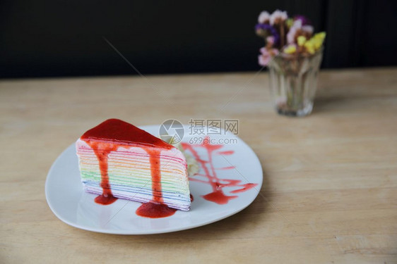 美味的彩虹蛋糕图片