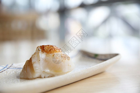 新鲜海扇贝寿司图片