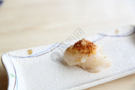 新鲜海扇贝寿司图片