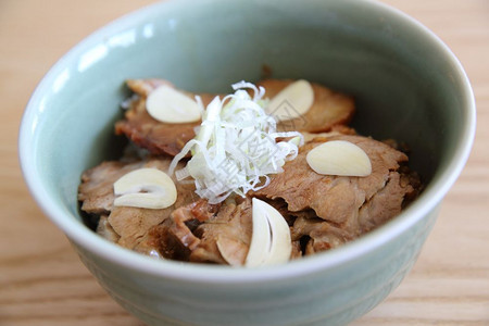日式卤肉饭图片