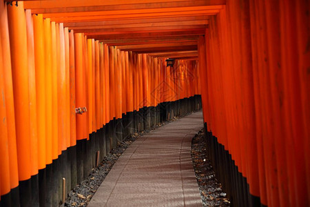 在日本京都的fushimInar神庙图片