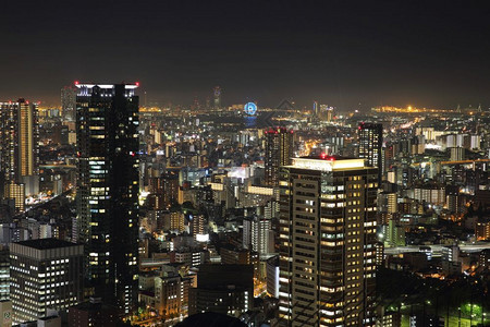 夜景中日本城市的osak背景图片