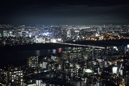 夜景中日本城市的osak图片