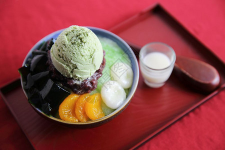 日本绿色茶叶刮冰图片