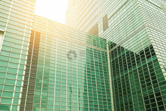 商业城市中心区高楼的蓝色眼镜窗口图案抽象纹理背景图片