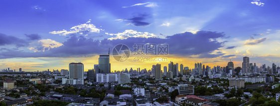 bangko市城日落时的景色与美丽天空和云彩商业区中心asi旅行地点图片添加文字信息设计艺术工作的背景图片