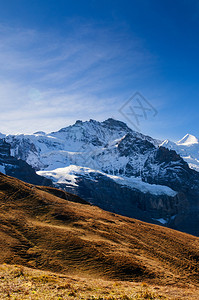 Swisalp山丘的全景从Kydfrau地区的Eiegrltschr到远谷图片