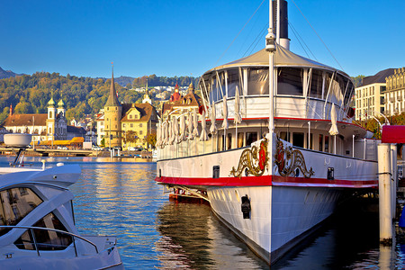 水前蒸汽船和建筑景观瑞士的地标图片