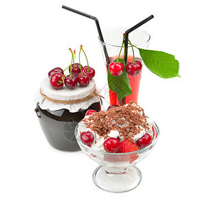 成熟的樱桃果酱和汁孤立在白色背景上健康的食物图片