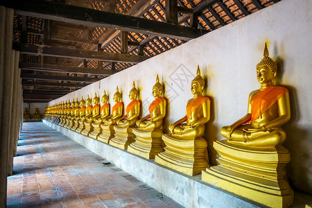 泰国大城府菩萨寺的金佛像泰国大城府佛寺黄金佛像图片