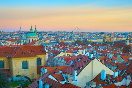 Czech共和国的黄昏彩虹天线图片