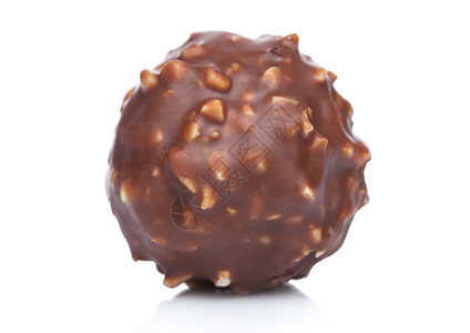 甜的巧克力糖果配有栗子和白色的可奶油图片