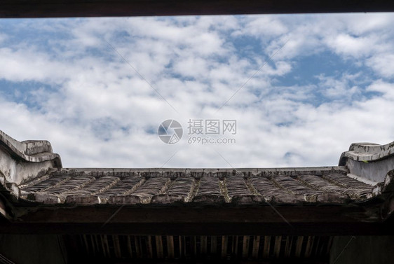 在Xiamen附近的usco遗址上方的Tulo屋顶上方的蓝色天空在Huanesco世界遗址上方的Tulo图片