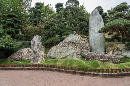 南莲花园的岩石由香港的Chiln尼姑妇南莲花园位于香港的钻石山丘地区图片