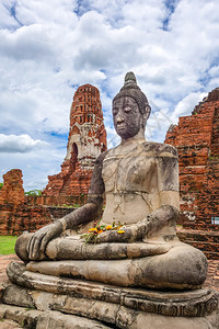 在瓦特法拉马哈那座寺庙yuthailnd瓦特马哈那的budha雕像tilnd图片