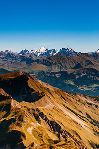 2013年9月23日瑞士恩特布赫瑞士阿尔卑斯山霍奇古姆峰古普菲和海特利斯托克从布里恩泽罗顿山俯瞰图片