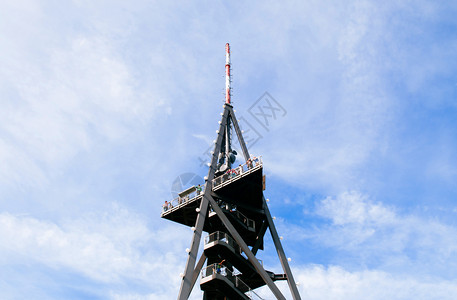 2013年9月日苏黎世维采兰乌特利堡钢制望塔或反蓝天空的乌特利堡包生螺旋背面甲板著名的空中湖和城市风景地点图片
