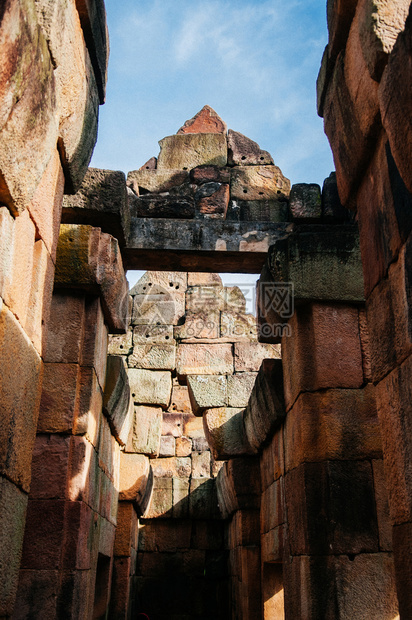 2014年5月3日214年9月3日泰国兰被毁坏的古代赫默建筑作为朝都神殿的古老土石神庙图片