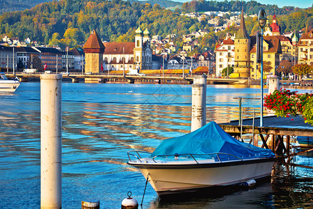 湖滨和地标风景中央瑞士图片